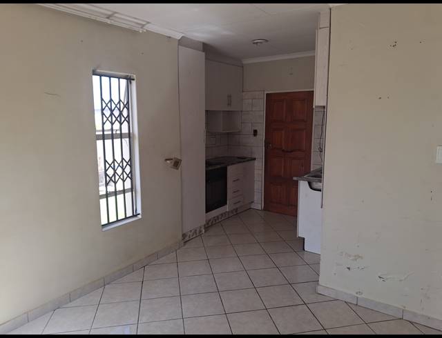 2 BEDROOM FREEHOLD FOR SALE IN CRYSTAL PARK
